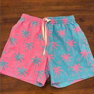 Chubbies Swim Trunks Men’s Small 5.5” Inseam Blue Pink Palm Tree Bathing Suit